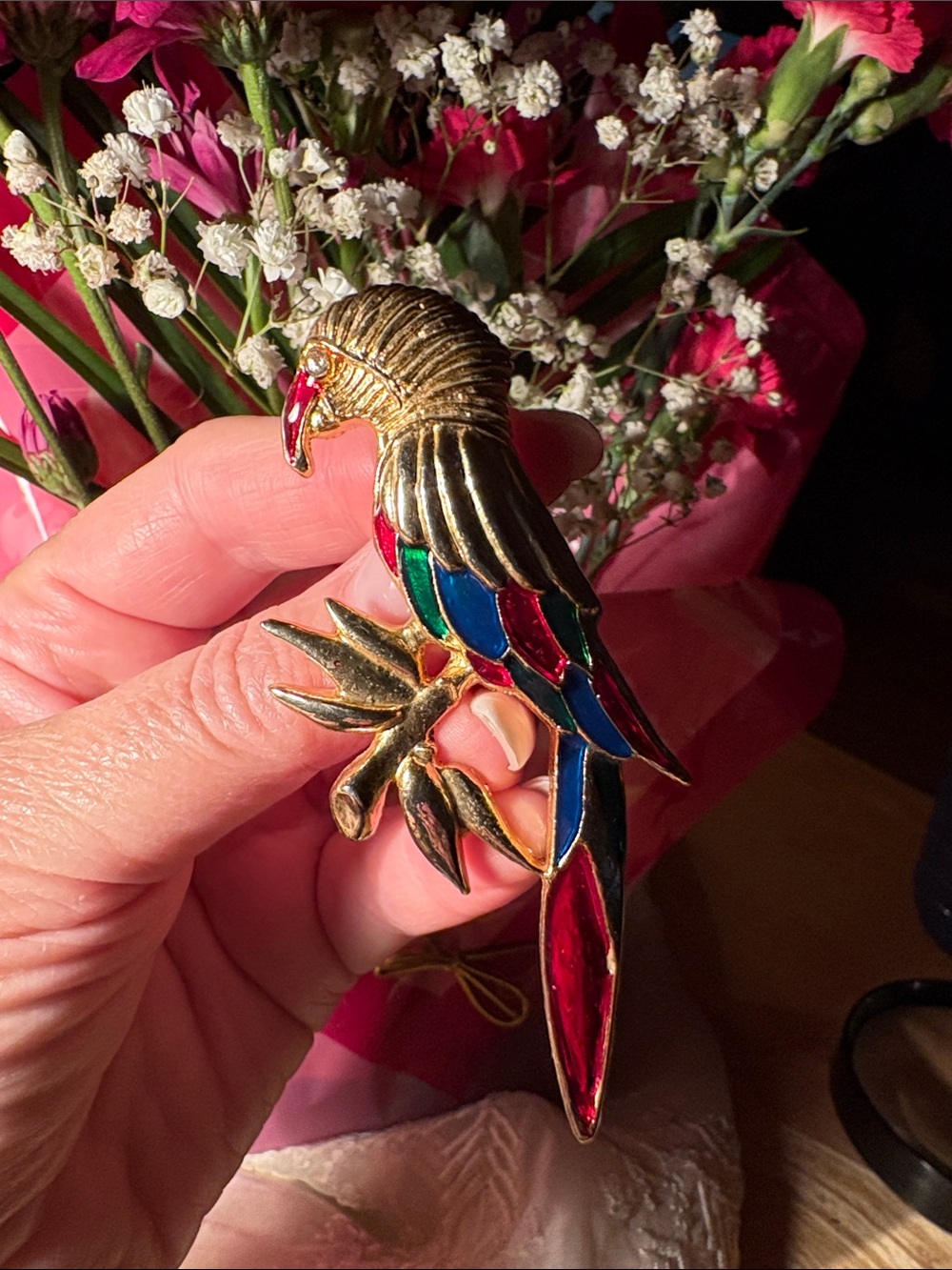 0191) Vintage Large Tropical Perched Parrot Brooch Lapel Pin